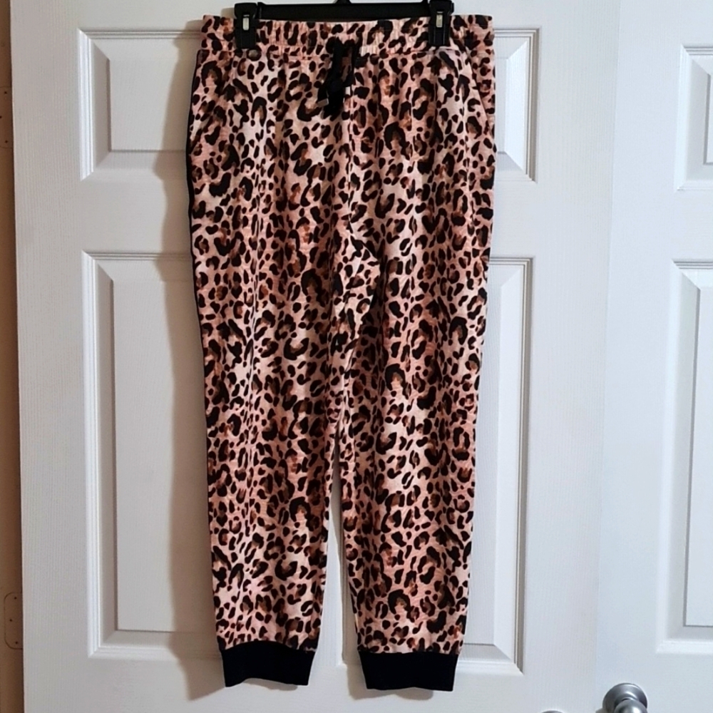 New Directions Ladies animal print joggers size large